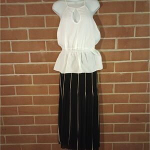 🆕🌺FY2 Black and White Pleated Skirt